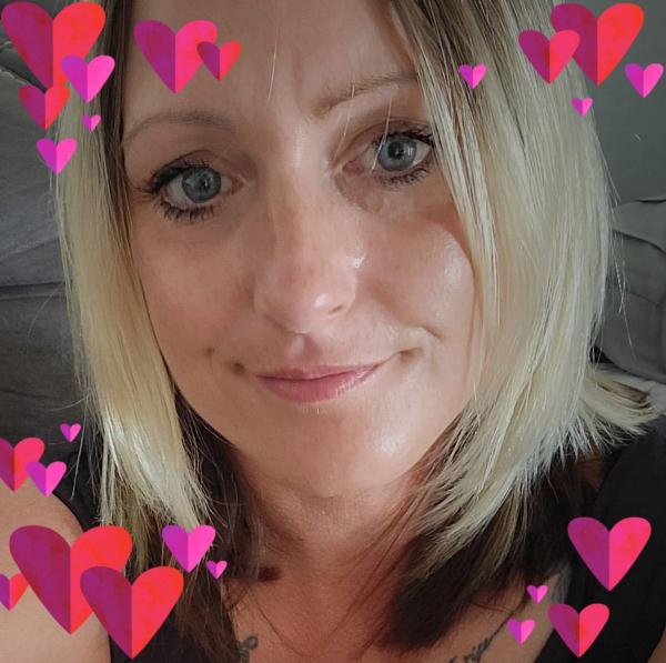 Photo of Jennifer Harris. Photo shows woman with blonde hair and blue eyes
